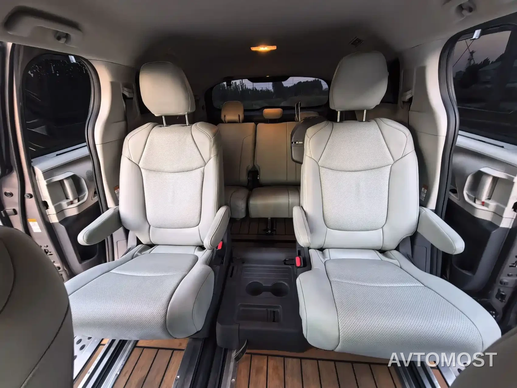 Toyota Sienna 2021 2.5L Hybrid Luxury Edition — фото 8