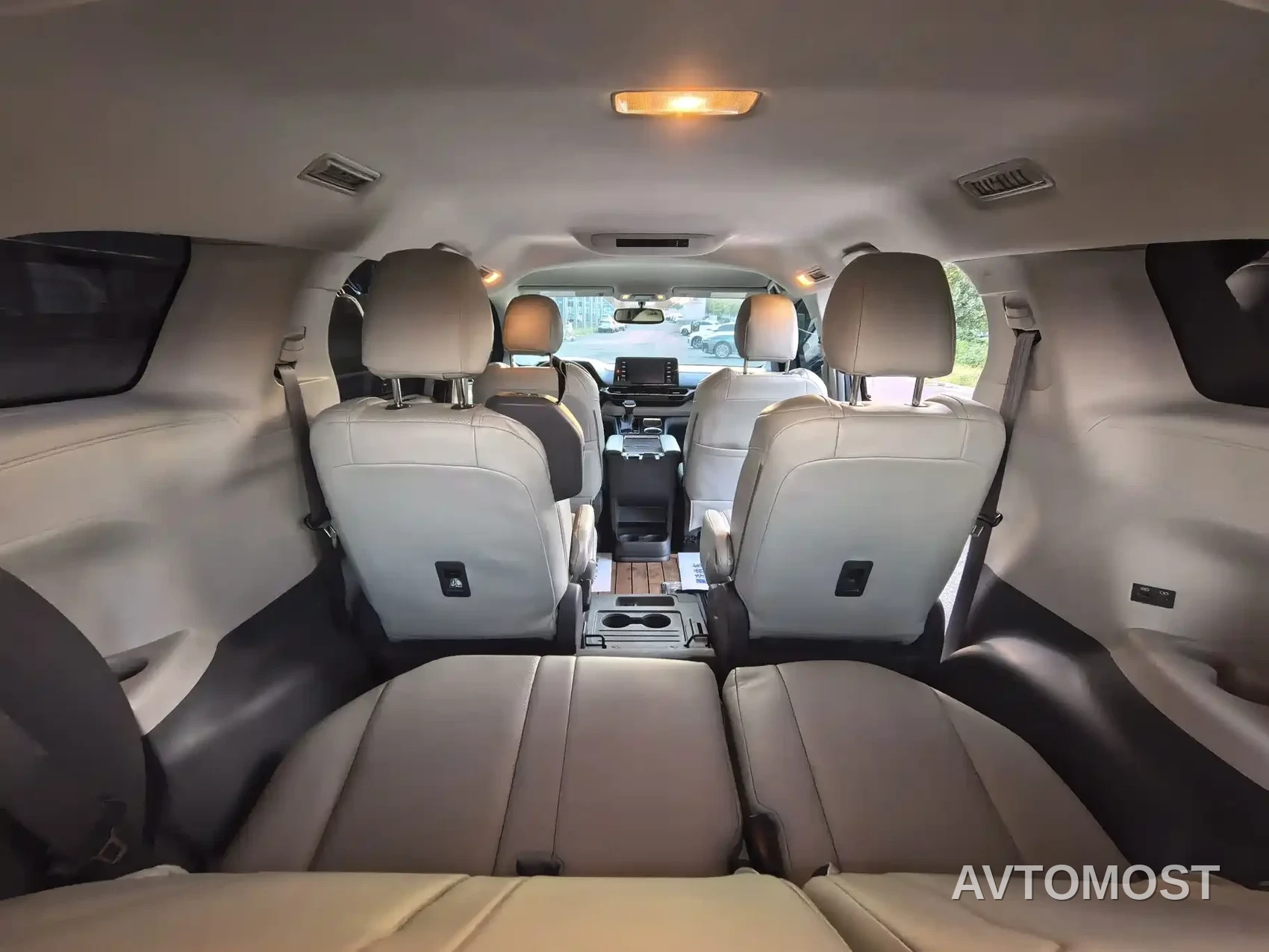 Toyota Sienna 2021 2.5L Hybrid Luxury Edition — фото 9