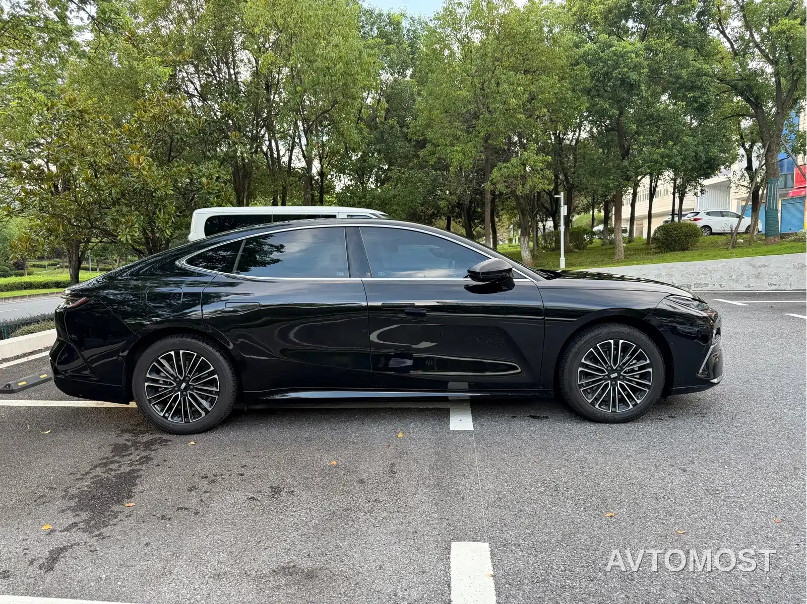 Geely Galaxy Xingyao 8 2025 Model 60km EM-i Luxury Edition — фото 4