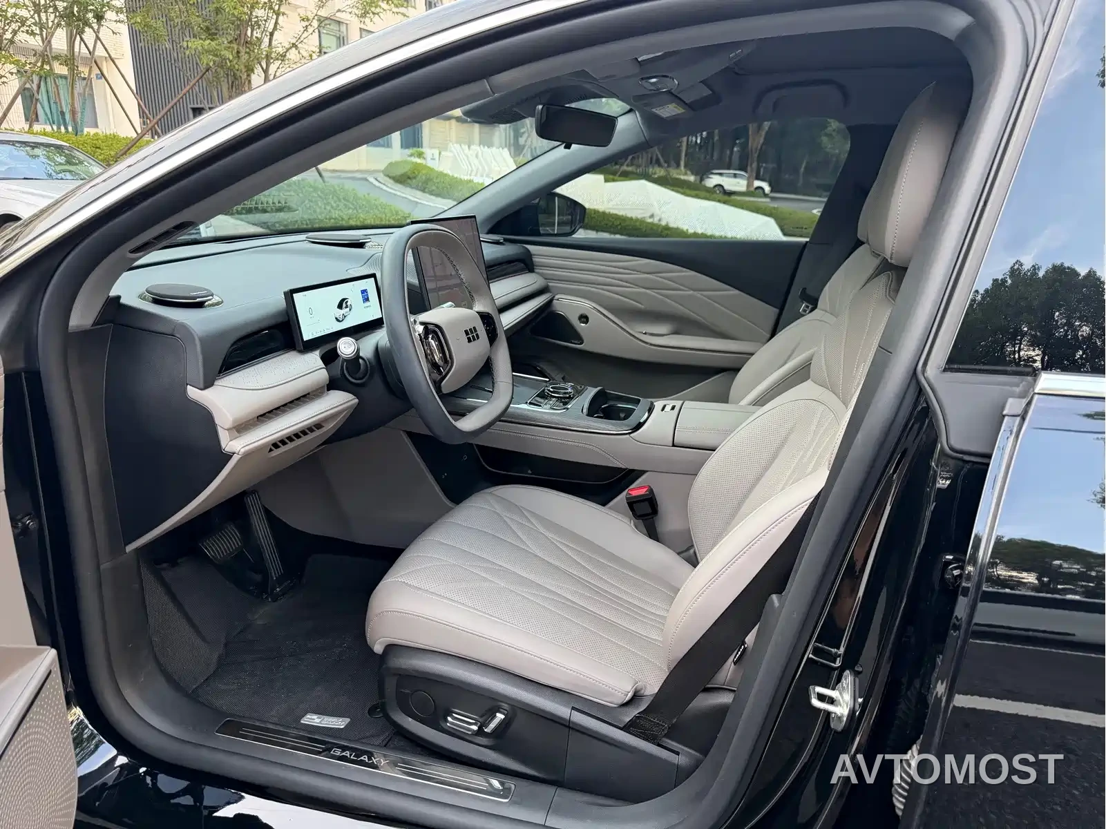 Geely Galaxy Xingyao 8 2025 Model 60km EM-i Luxury Edition — фото 5