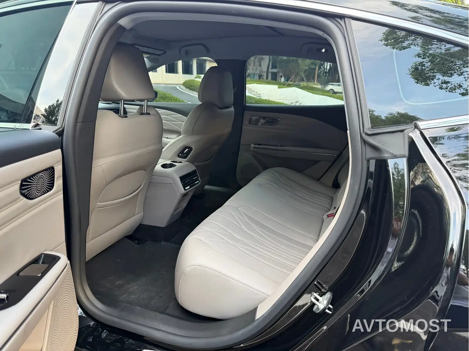 Geely Galaxy Xingyao 8 2025 Model 60km EM-i Luxury Edition — фото 6
