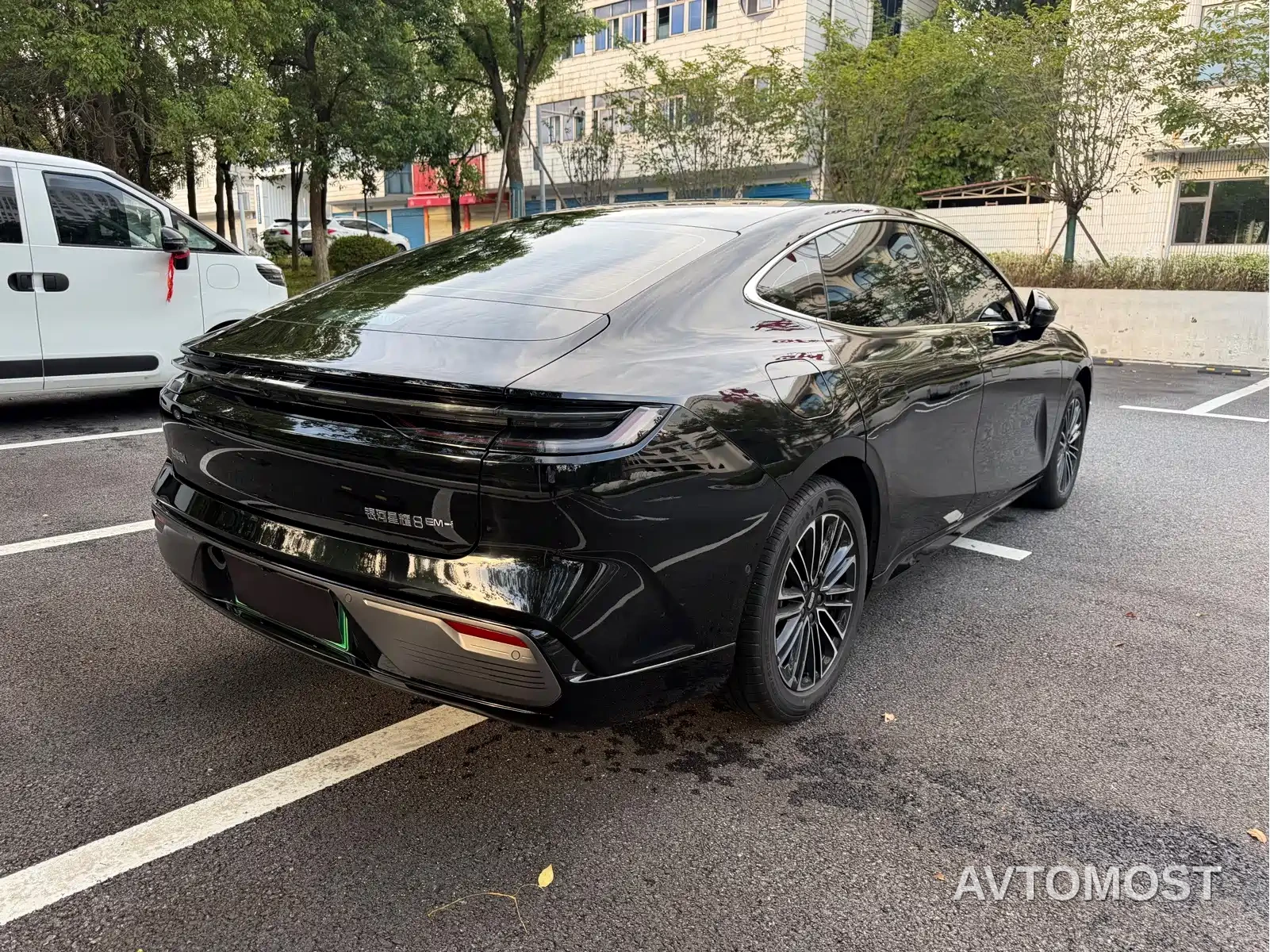 Geely Galaxy Xingyao 8 2025 Model 60km EM-i Luxury Edition — фото 12