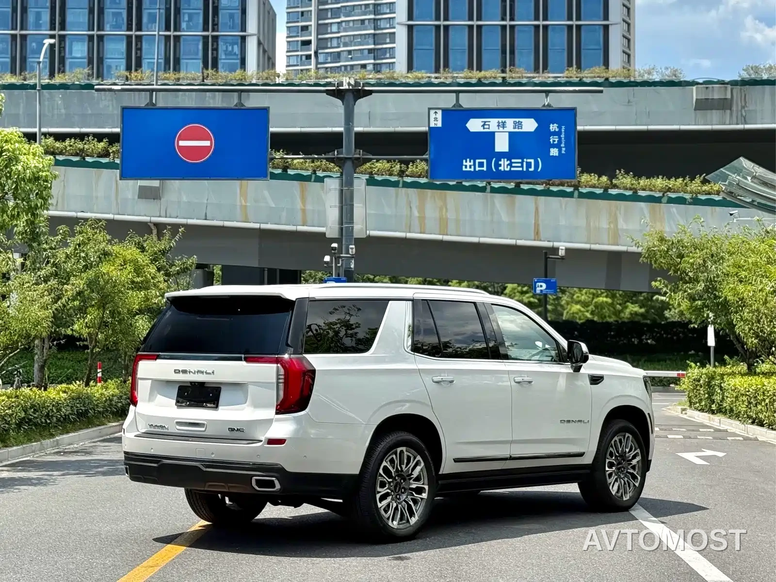 Daolangge GMC Yukon 2025 2.7T Denali Summit Edition — фото 7