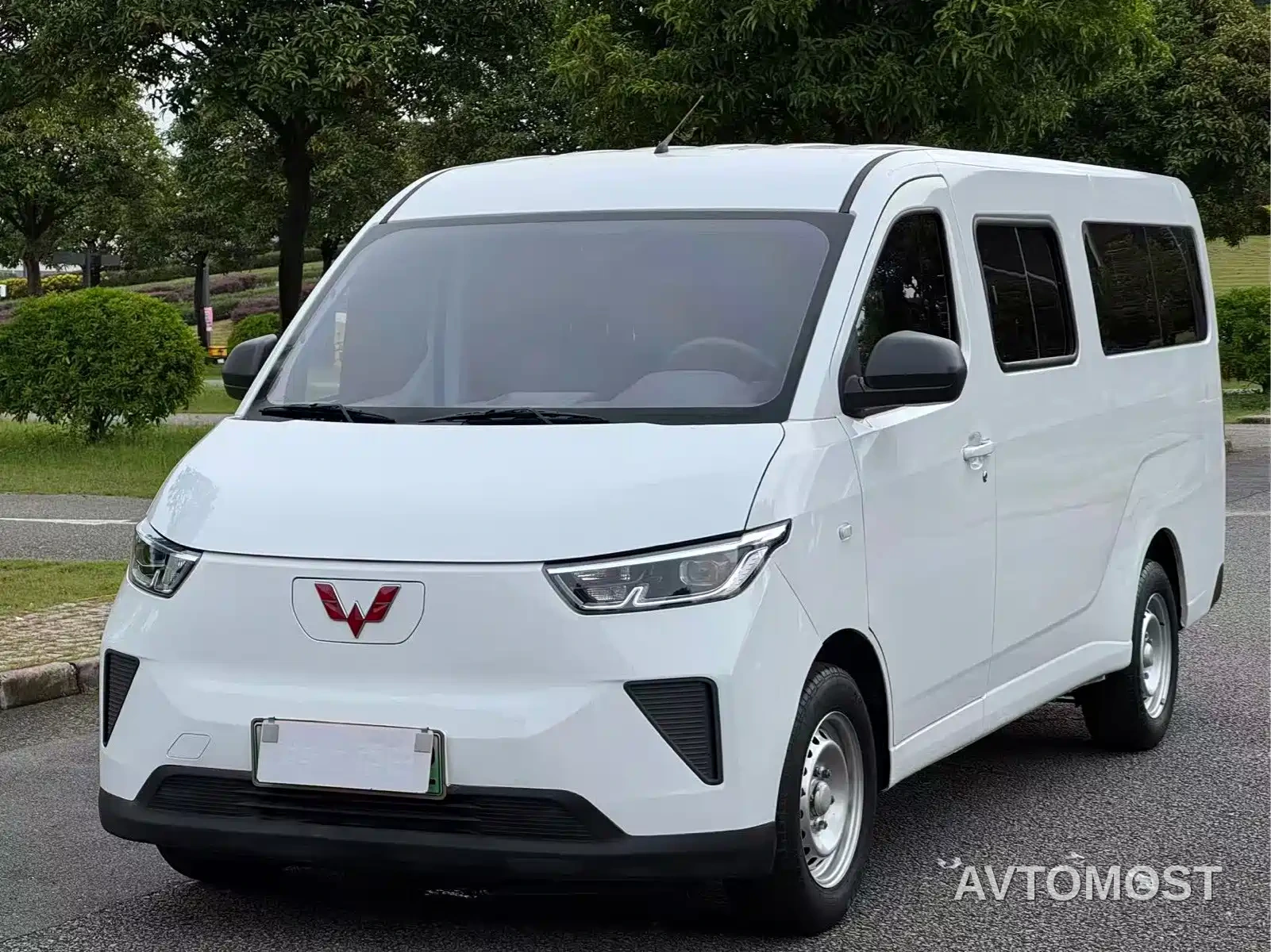 Wuling Yangguang 2024 300KM Comfort Bus Version 75kW — фото 1