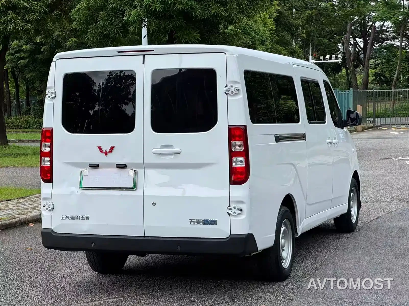 Wuling Yangguang 2024 300KM Comfort Bus Version 75kW — фото 4