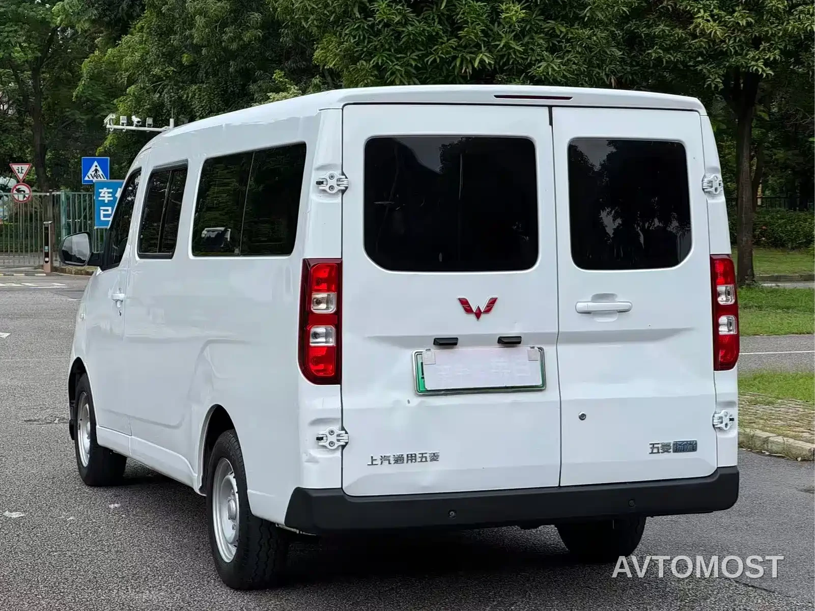 Wuling Yangguang 2024 300KM Comfort Bus Version 75kW — фото 6
