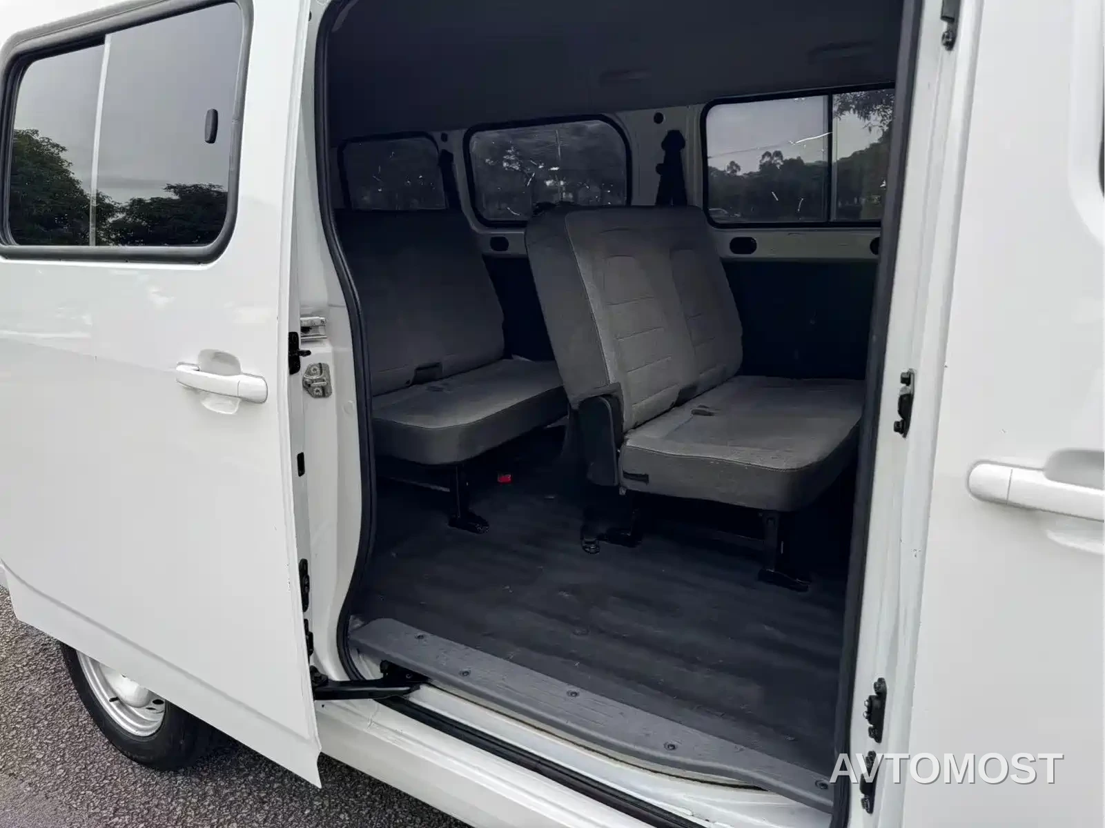 Wuling Yangguang 2024 300KM Comfort Bus Version 75kW — фото 8