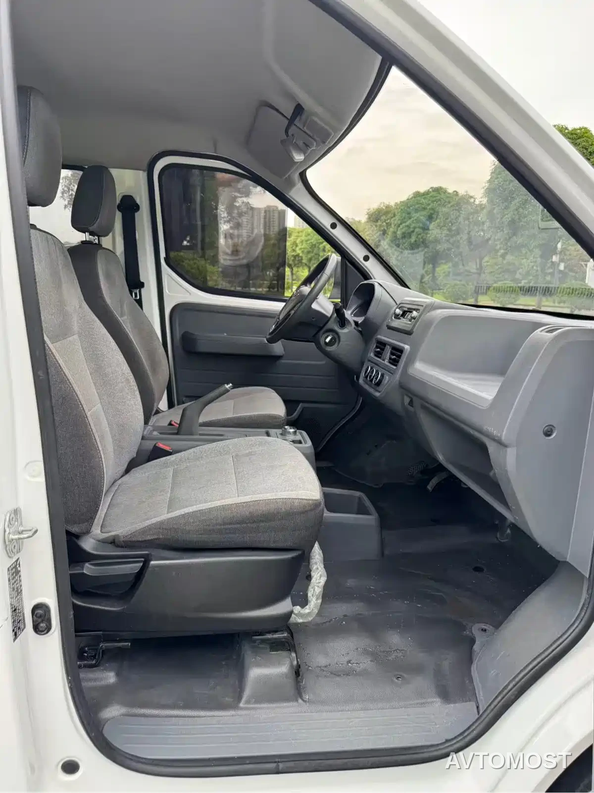 Wuling Yangguang 2024 300KM Comfort Bus Version 75kW — фото 9