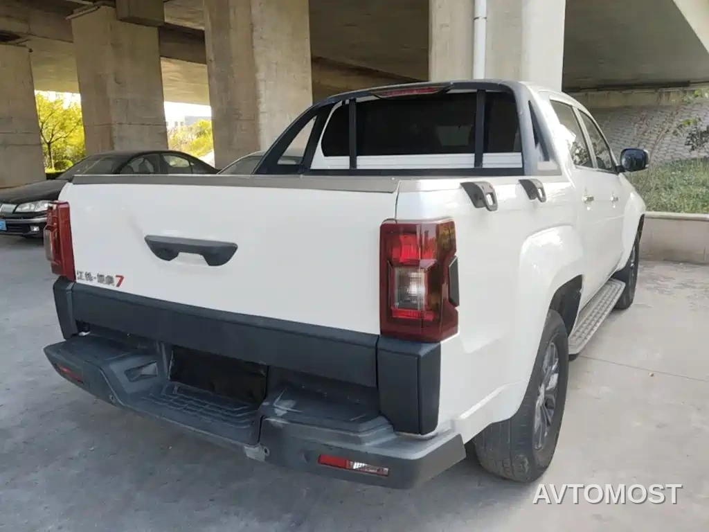 Jiangling Yuhu 7 2022 2.0T Manual Diesel 2WD Comfort Standard Wheelbase — фото 6