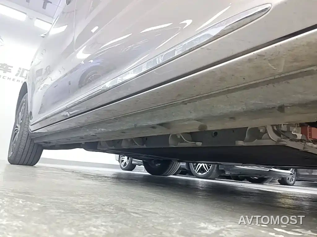 Roewe iMAX8 EV 2025 1.5T DMH Land Luxury Edition — фото 14