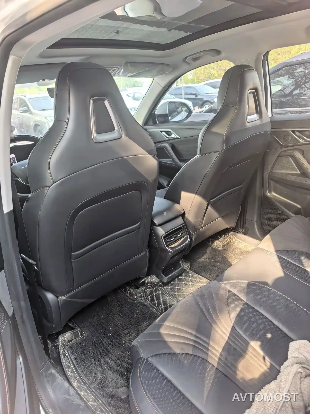 Roewe D5X DMH 2024 135 Flagship Edition — фото 8