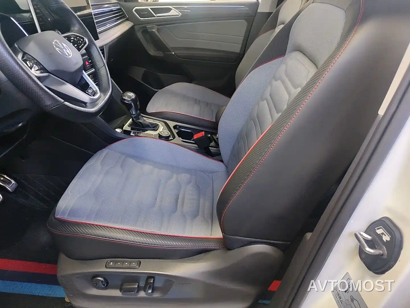 Volkswagen Tiguan L 2022 380TSI Automatic 4WD R-Line Flagship 7-Seater — фото 4