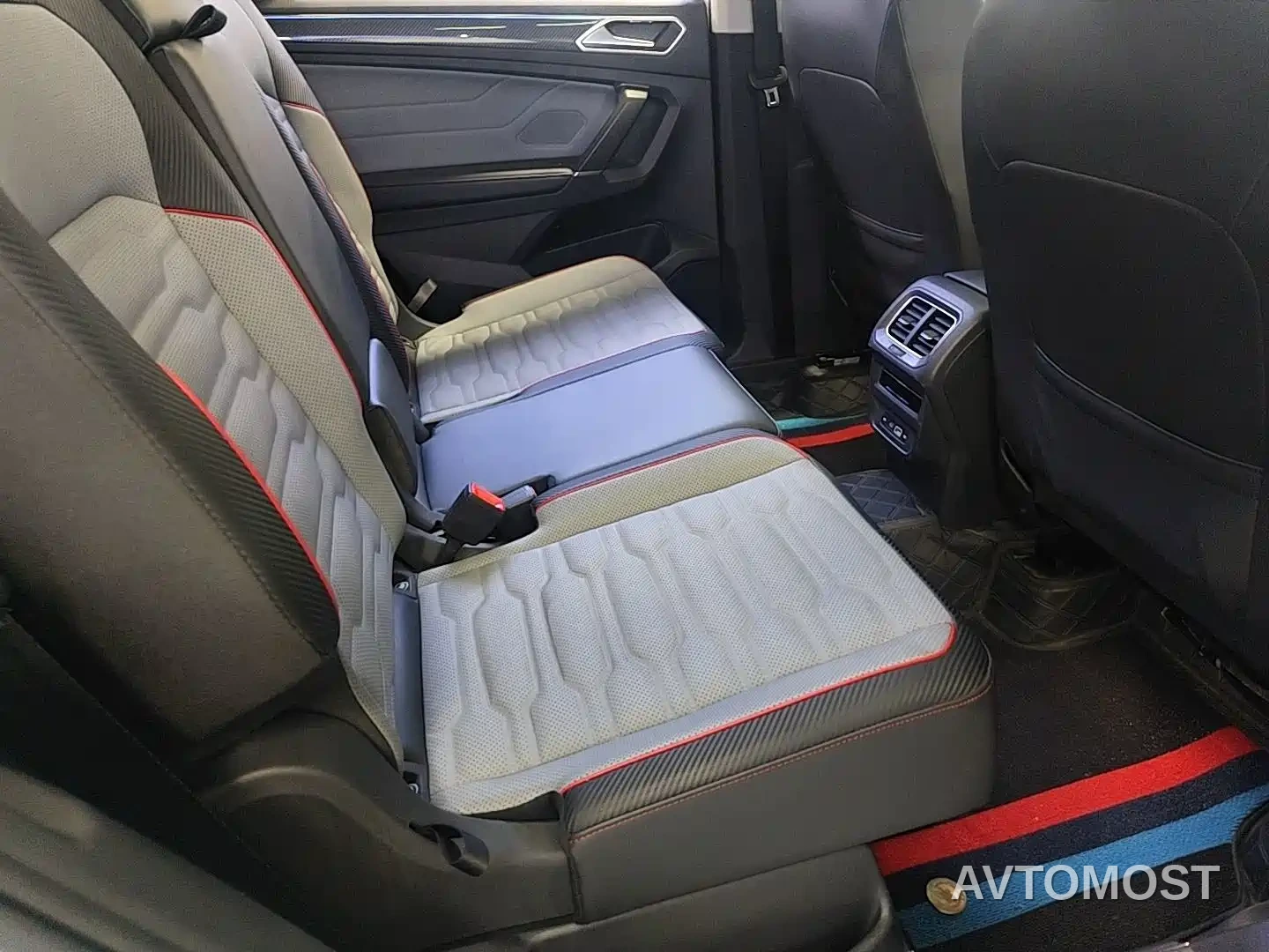 Volkswagen Tiguan L 2022 380TSI Automatic 4WD R-Line Flagship 7-Seater — фото 5