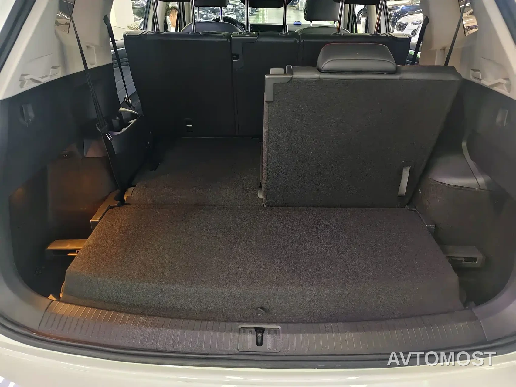 Volkswagen Tiguan L 2022 380TSI Automatic 4WD R-Line Flagship 7-Seater — фото 10