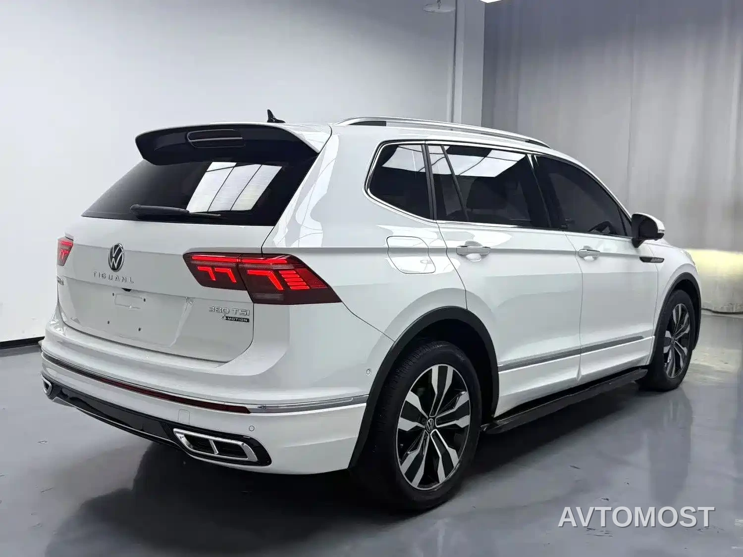 Volkswagen Tiguan L 2022 380TSI Automatic 4WD R-Line Flagship 7-Seater — фото 12