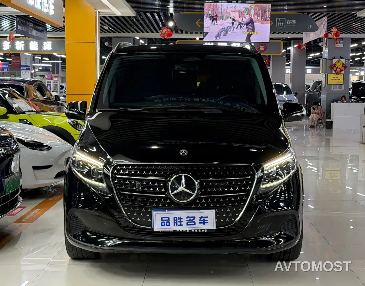 Mercedes-Benz V-Class 2024 V 300 Pilot Edition — фото 2