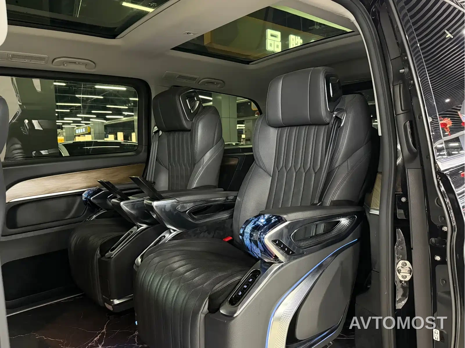 Mercedes-Benz V-Class 2024 V 300 Pilot Edition — фото 12
