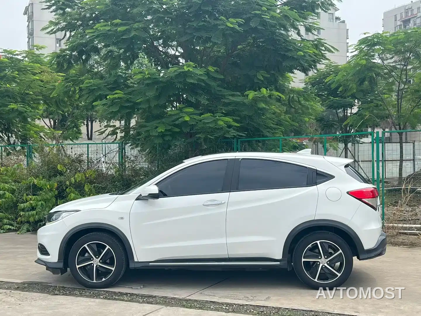 Honda Vezel 2020 1.5L CVT Pioneer — фото 3