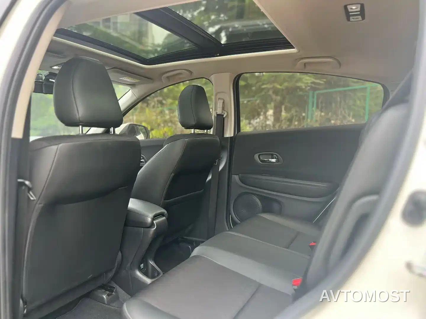 Honda Vezel 2020 1.5L CVT Pioneer — фото 6