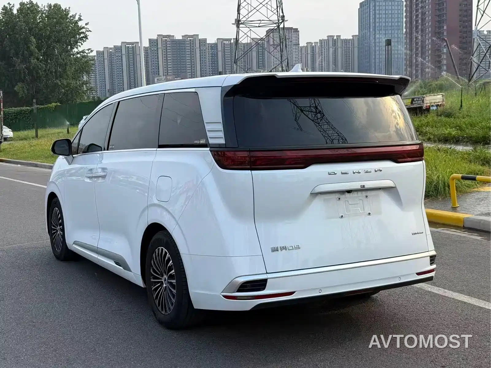 Denza D9 2022 DM-i 970 All-Wheel Drive Honor Edition — фото 3
