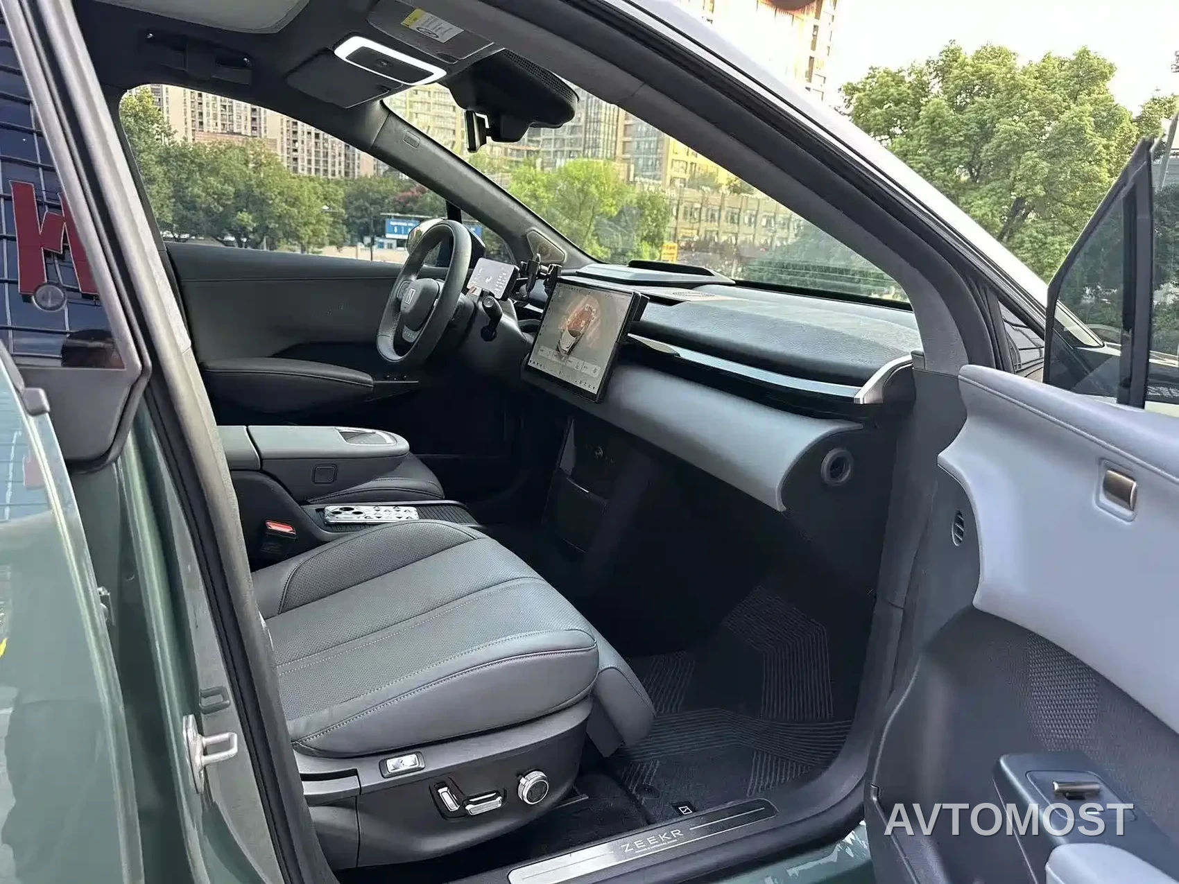 Zeekr X 2023 RWD YOU Edition 4-seater — фото 4