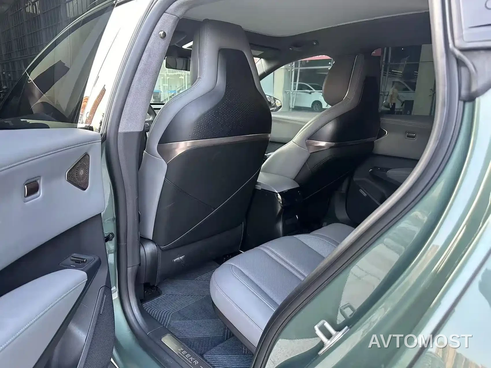 Zeekr X 2023 RWD YOU Edition 4-seater — фото 5