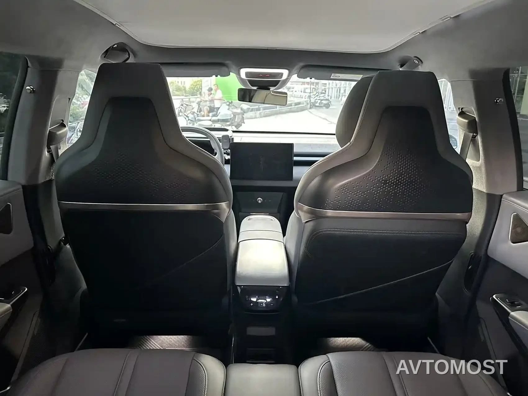 Zeekr X 2023 RWD YOU Edition 4-seater — фото 9
