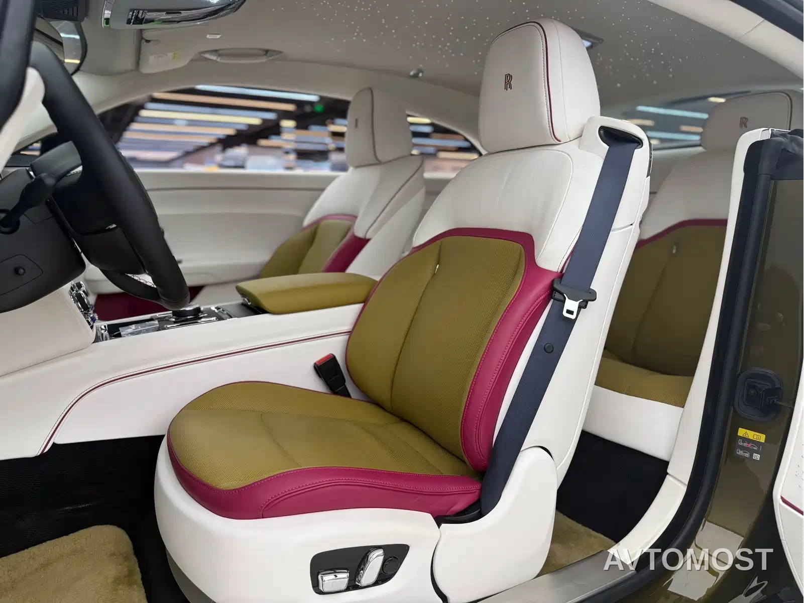 Rolls-Royce Spectre 2024 Standard Model — фото 2