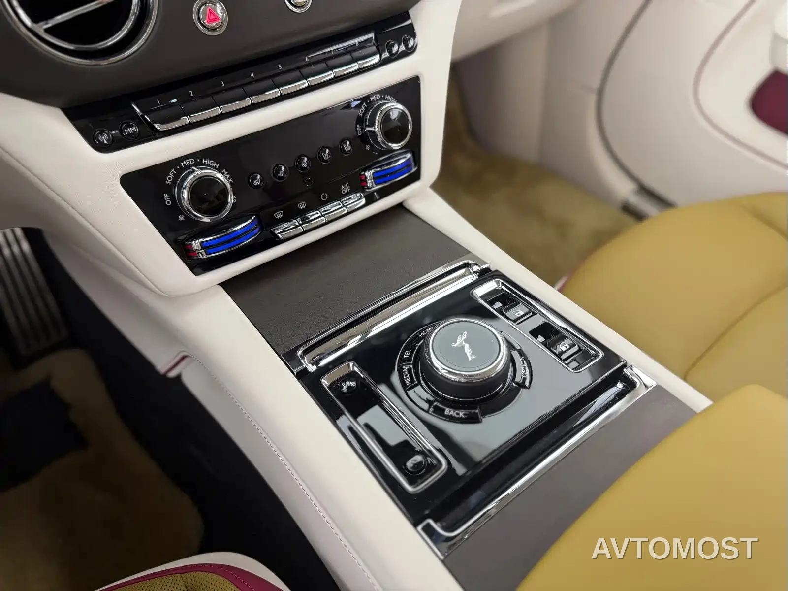 Rolls-Royce Spectre 2024 Standard Model — фото 5