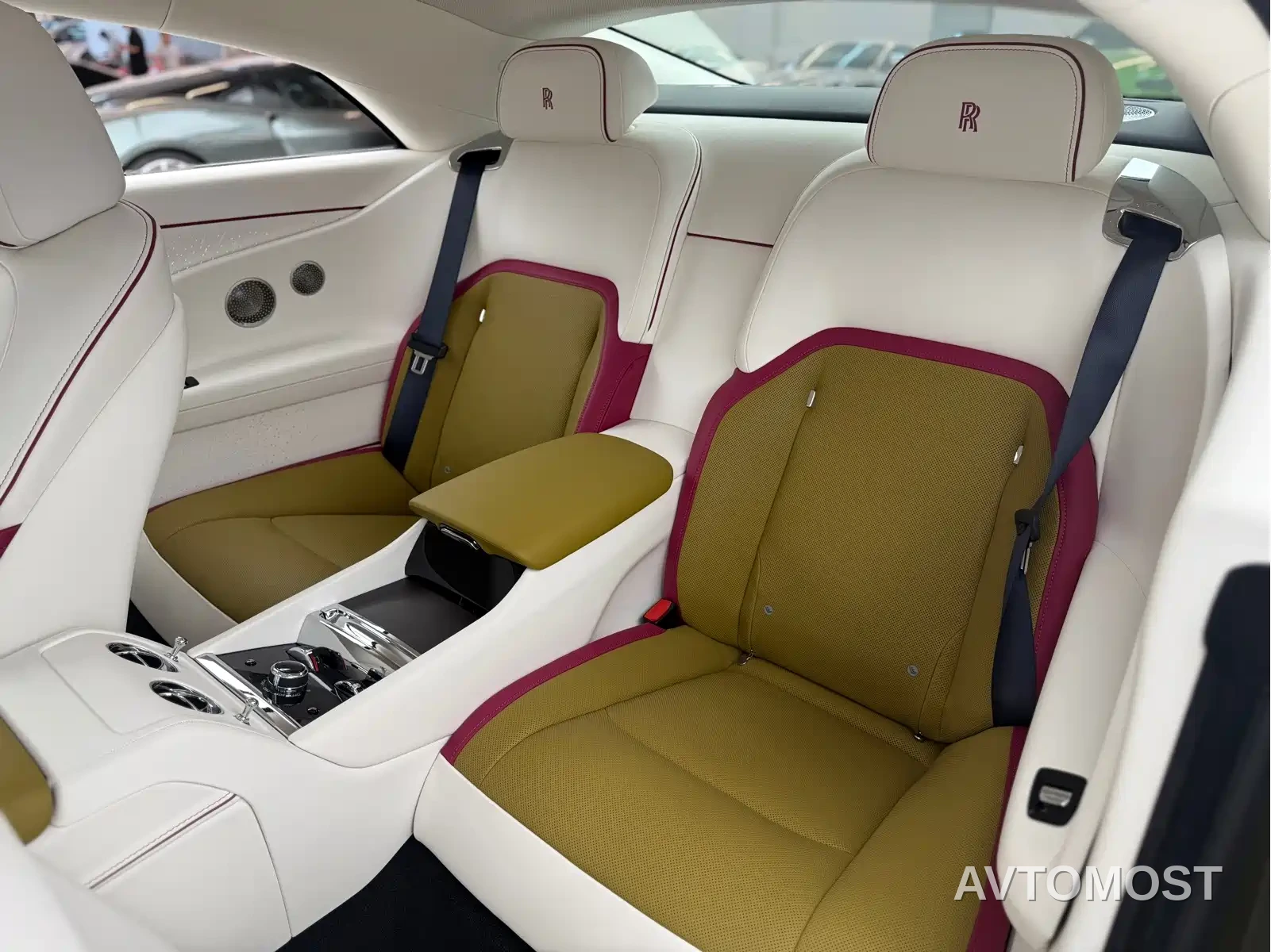 Rolls-Royce Spectre 2024 Standard Model — фото 7