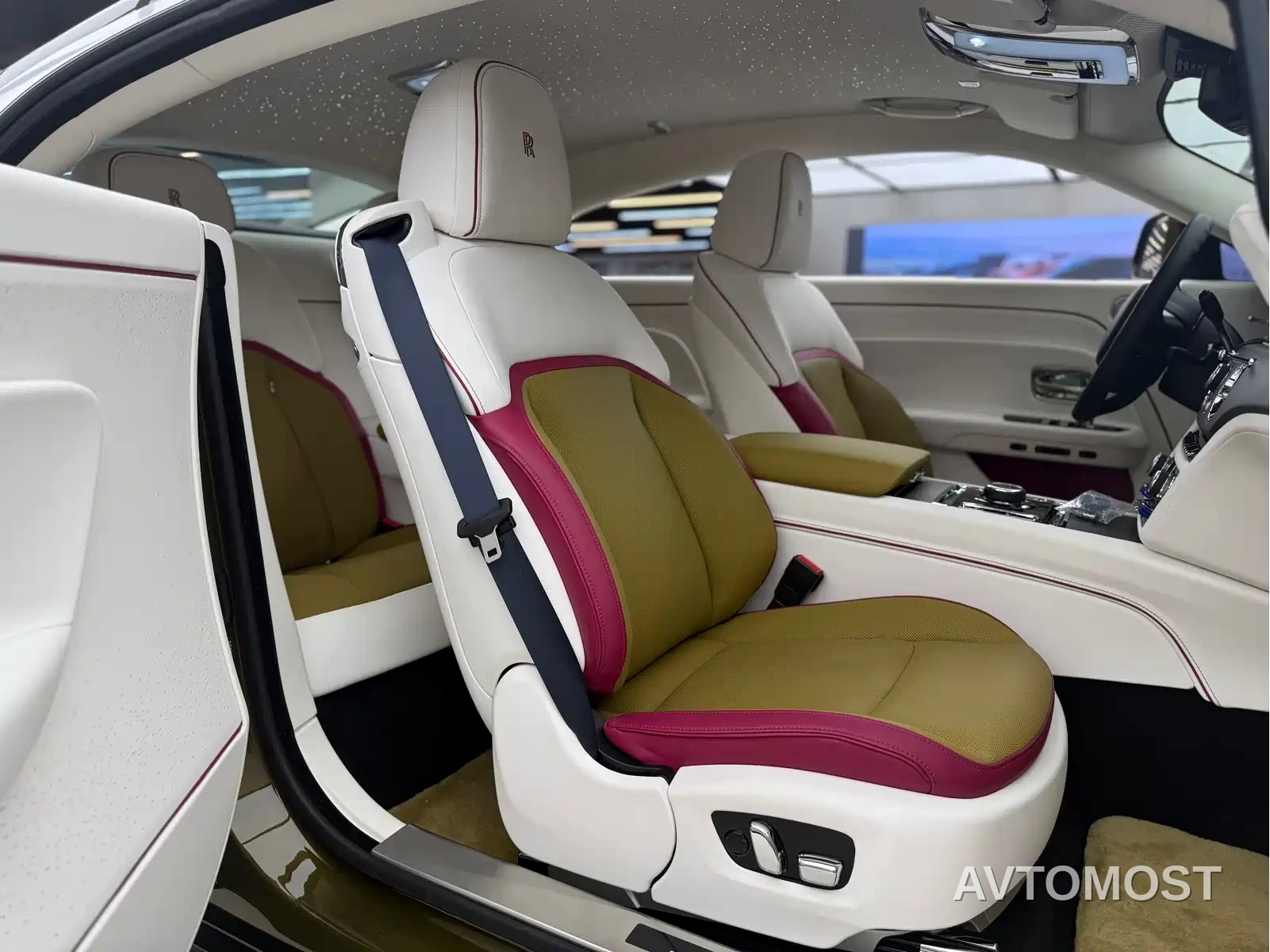 Rolls-Royce Spectre 2024 Standard Model — фото 9