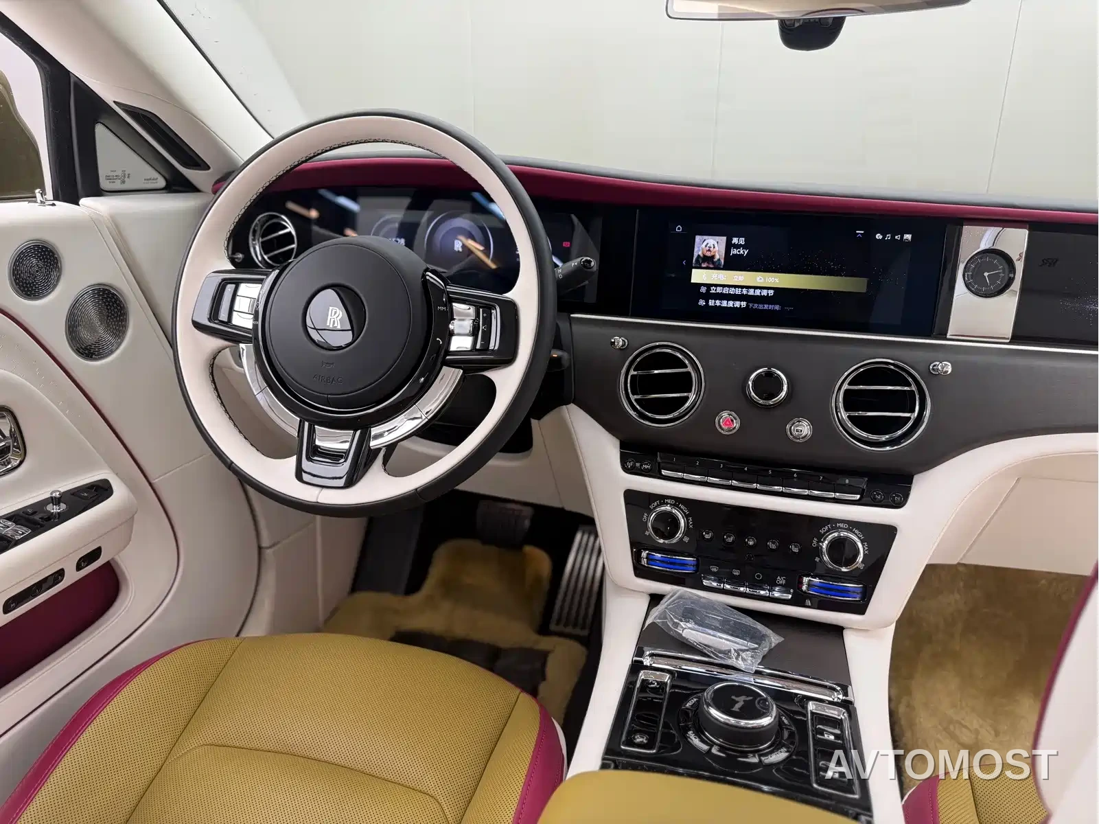 Rolls-Royce Spectre 2024 Standard Model — фото 10