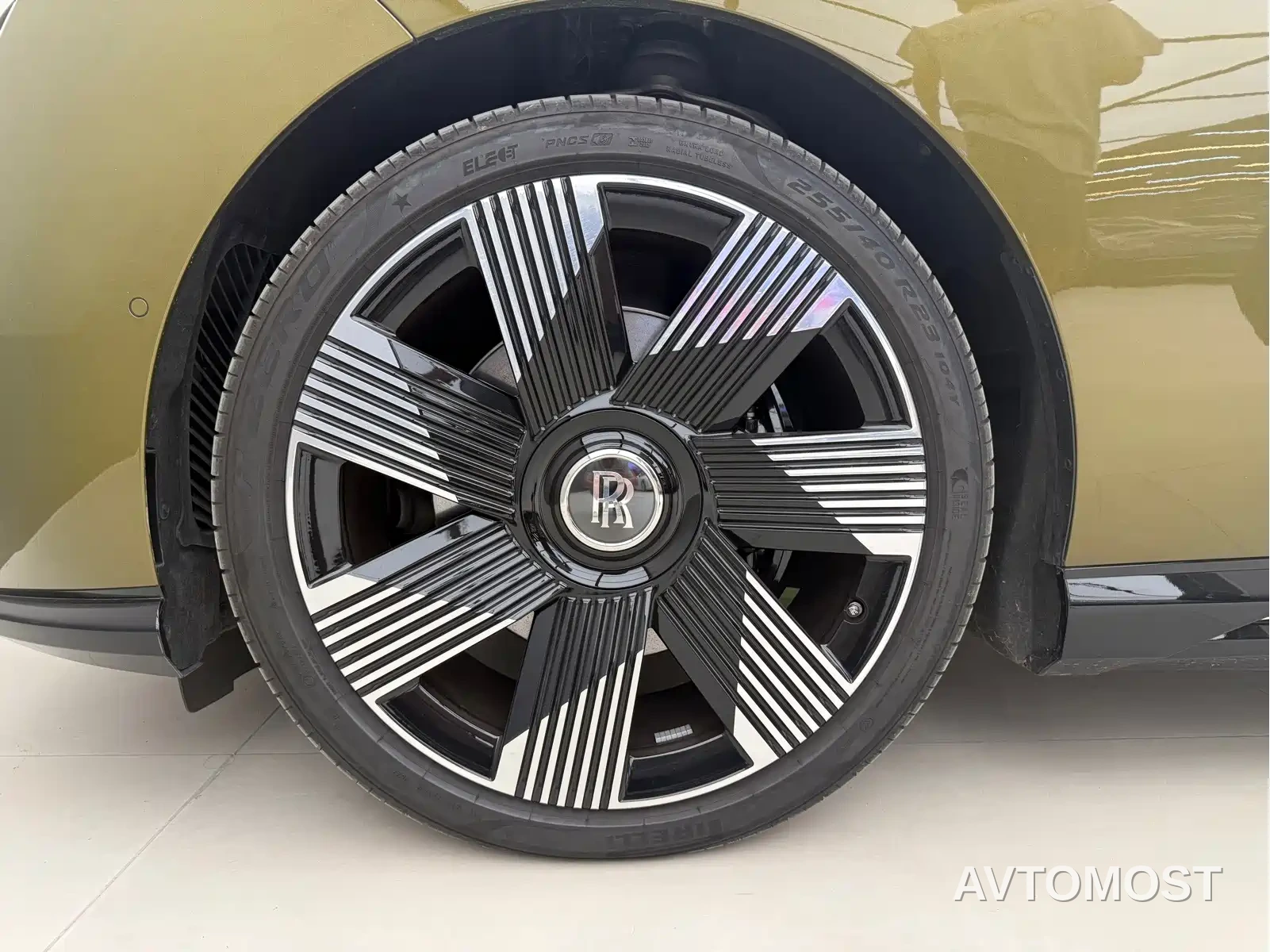 Rolls-Royce Spectre 2024 Standard Model — фото 11