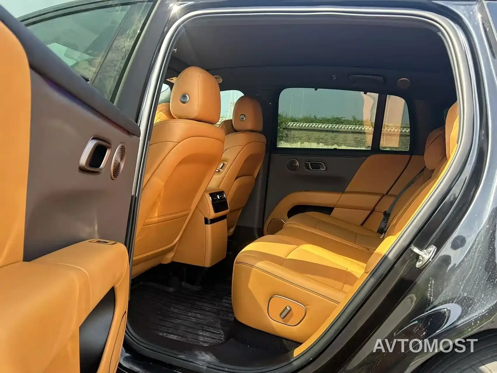 Li Auto i6 2025 4WD Base Model — фото 9