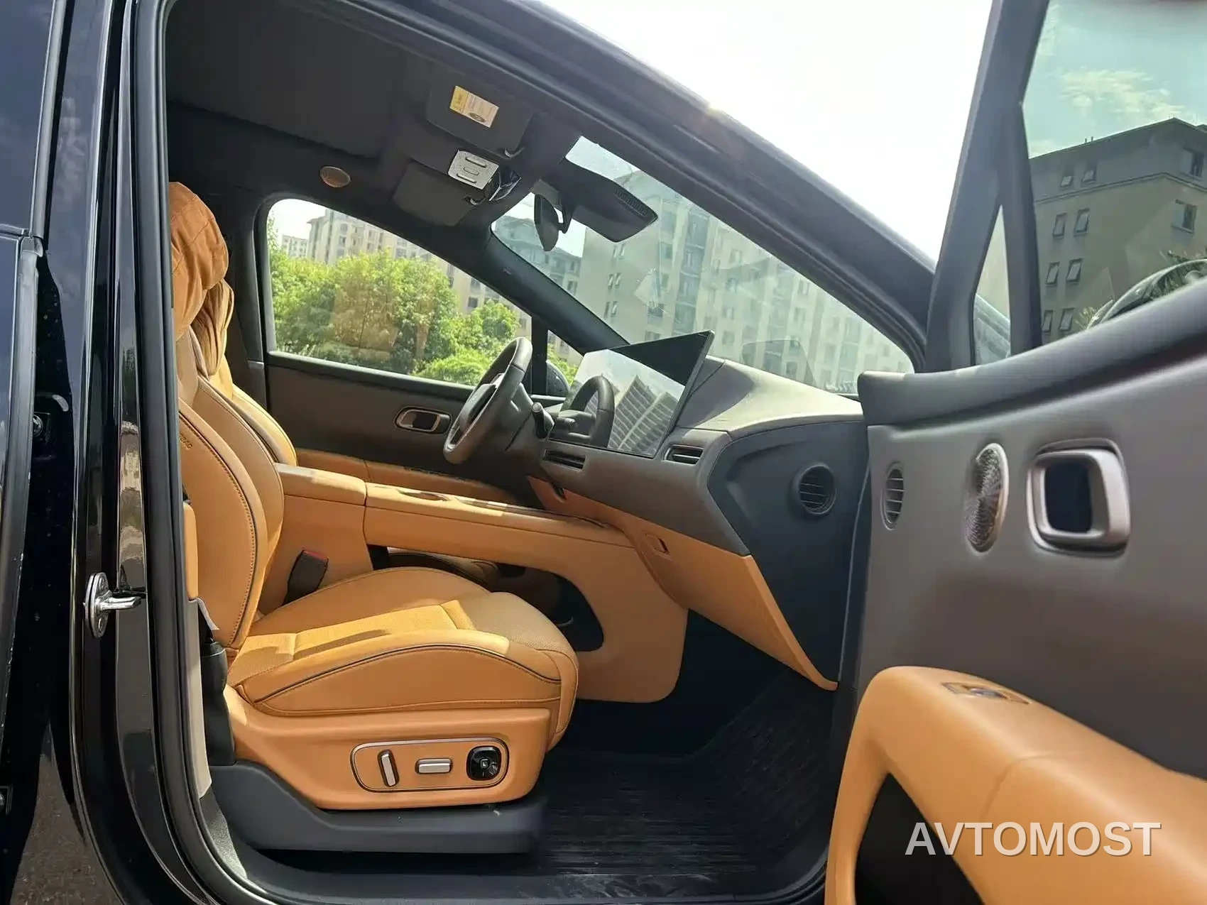 Li Auto i6 2025 4WD Base Model — фото 10