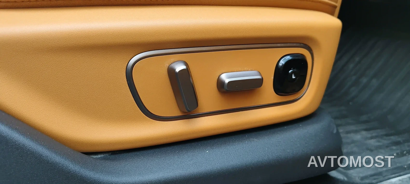 Li Auto i6 2025 4WD Base Model — фото 16