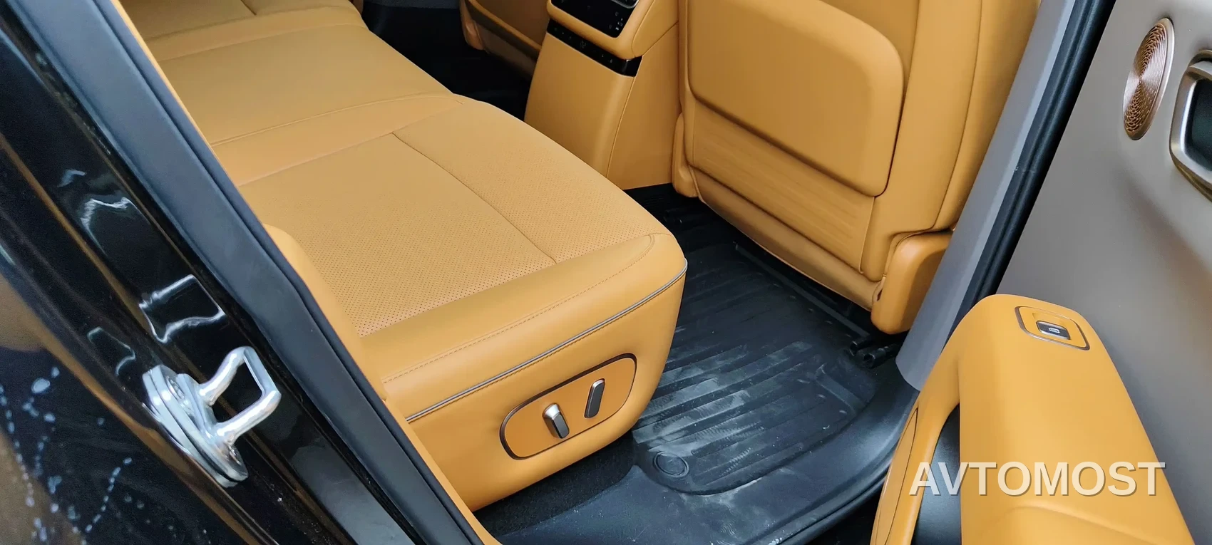 Li Auto i6 2025 4WD Base Model — фото 17