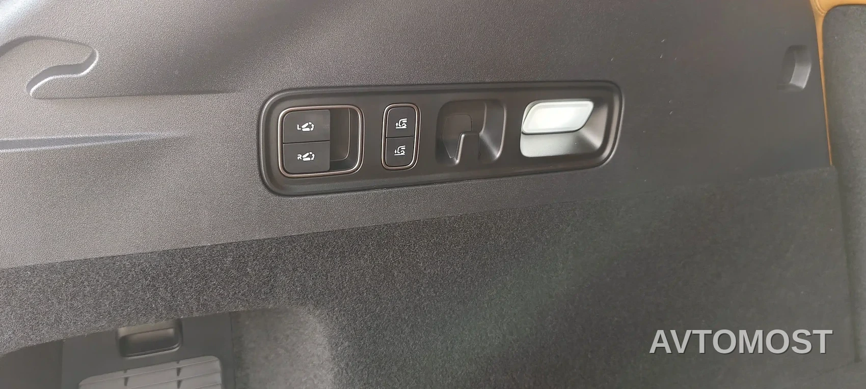 Li Auto i6 2025 4WD Base Model — фото 19