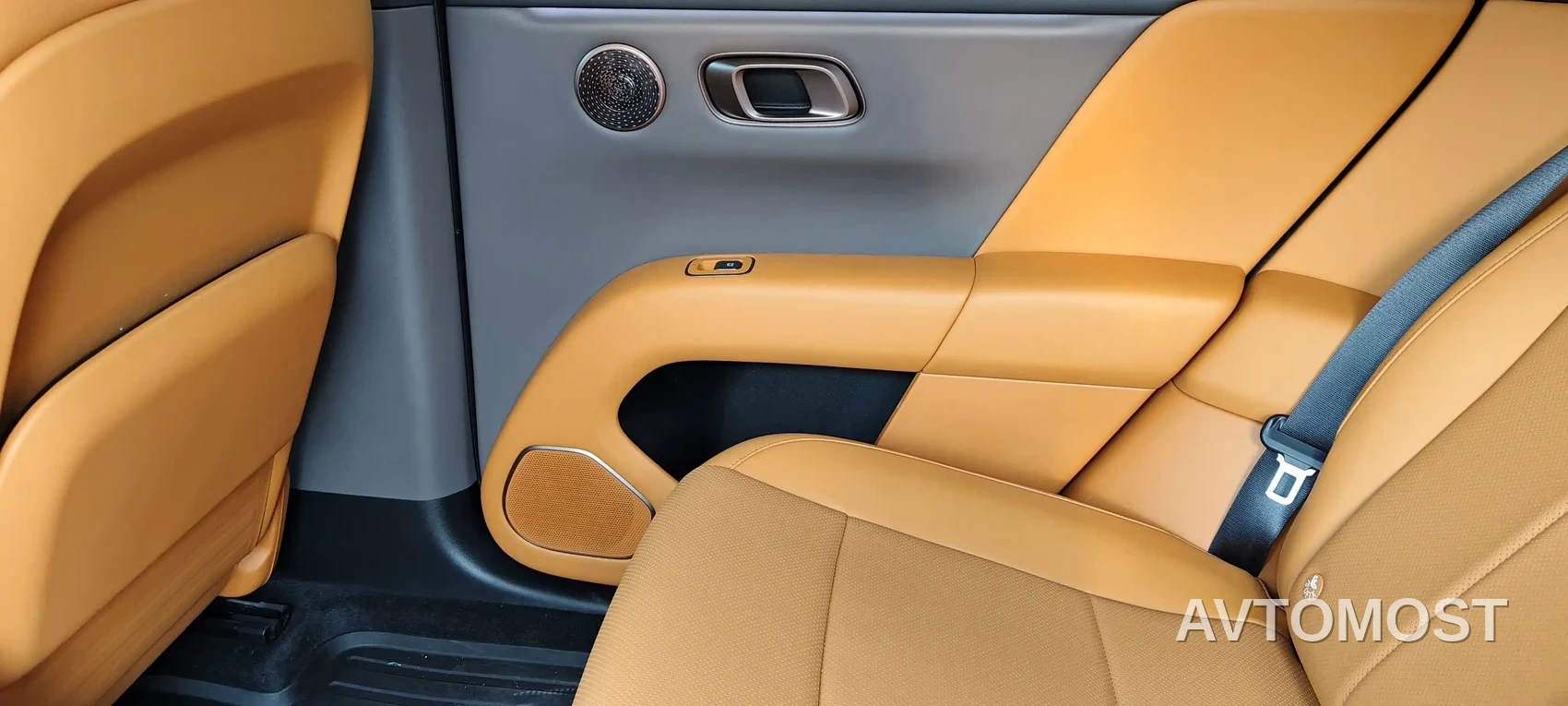 Li Auto i6 2025 4WD Base Model — фото 20