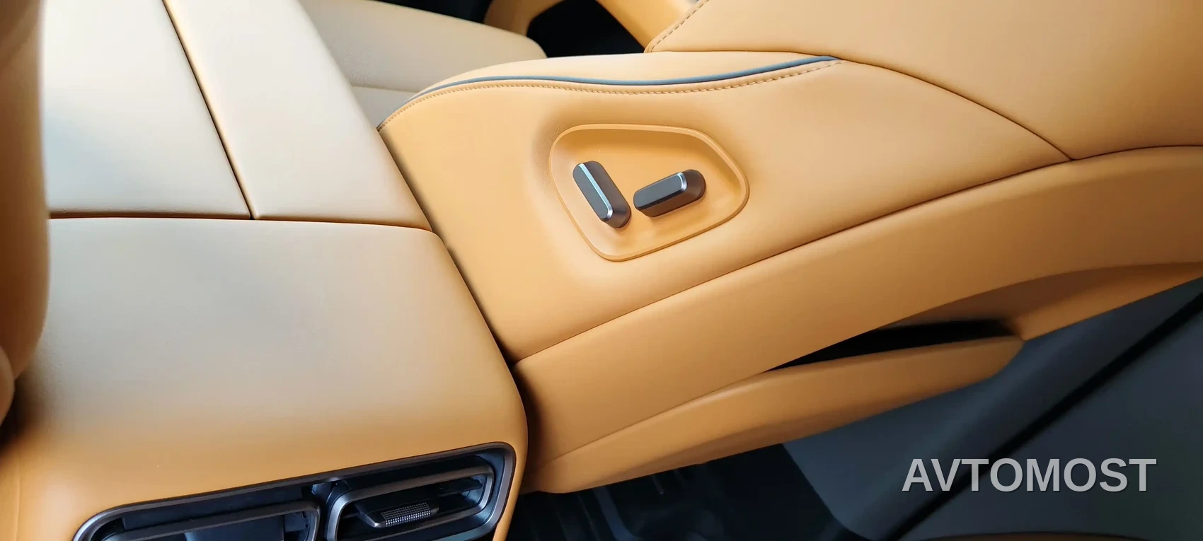 Li Auto i6 2025 4WD Base Model — фото 22