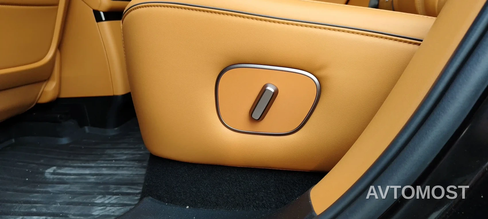 Li Auto i6 2025 4WD Base Model — фото 24