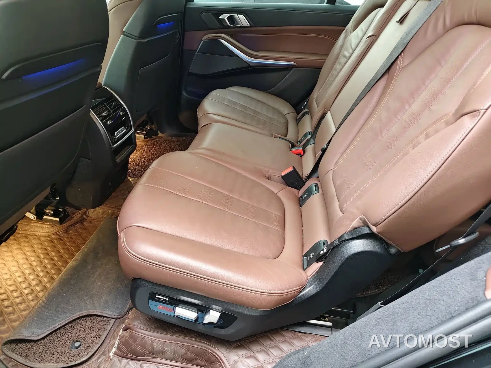 BMW X7 2021 xDrive40i Leading Luxury Package — фото 6