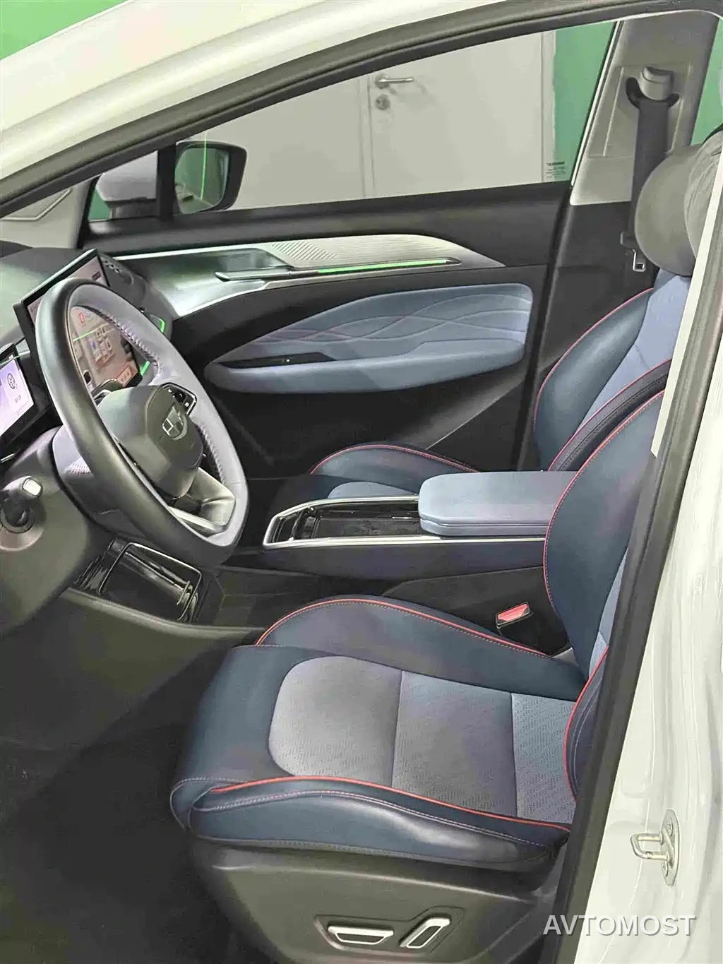 Geely Geometry M6 2022 580 New Fun Edition — фото 10