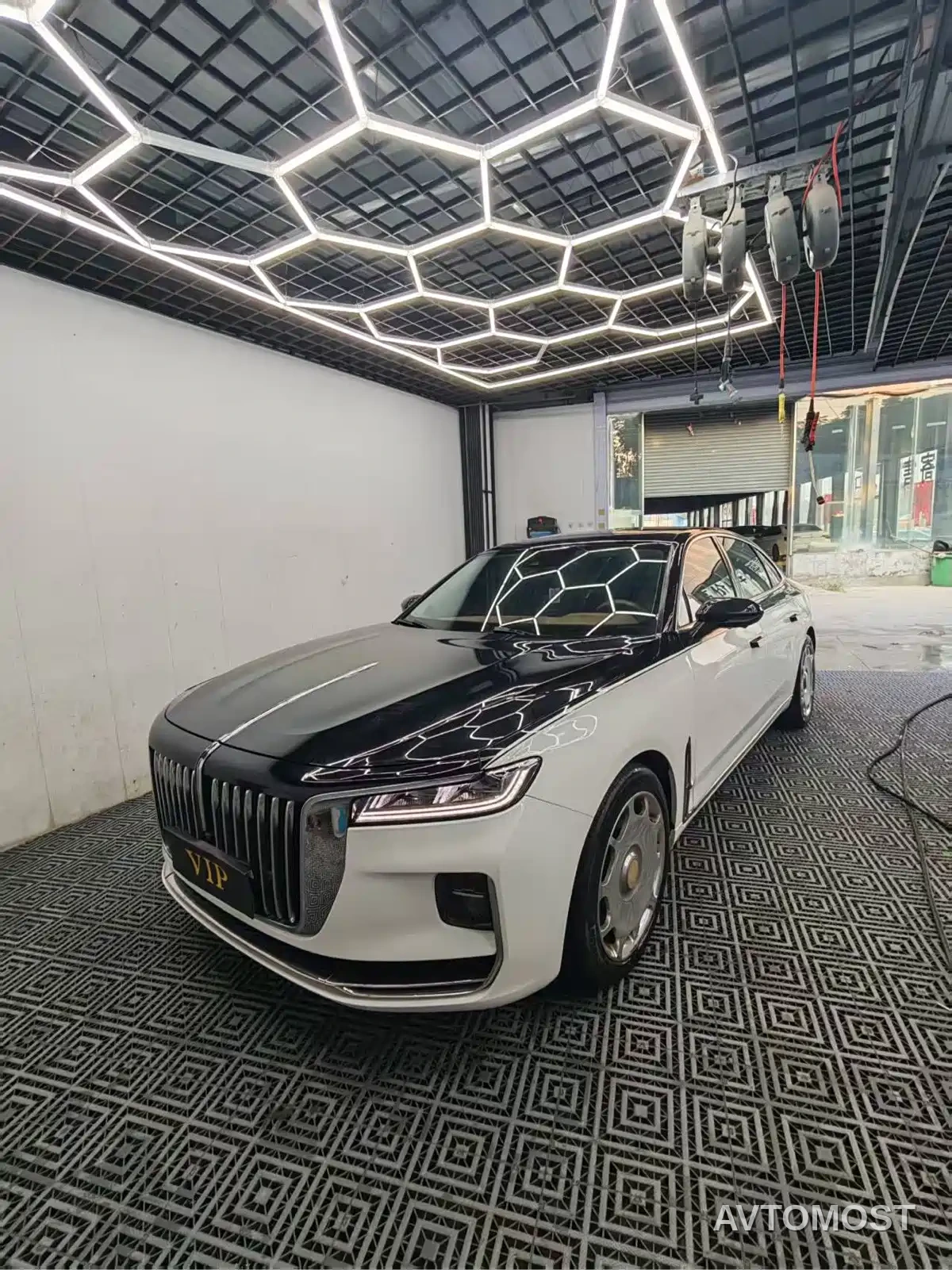 Hongqi H9 2022 2.0T Smart Connect Flag Enjoy Edition — фото 1