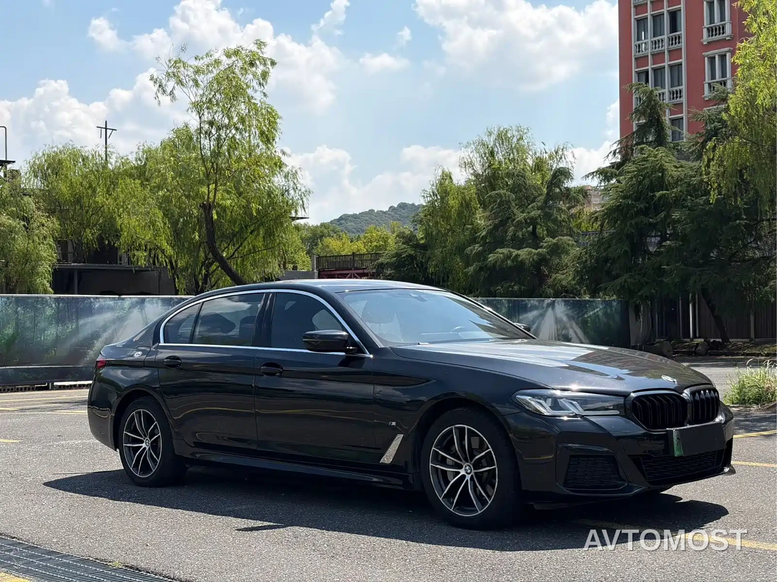 BMW 5 Series New Energy 2022 535Le Luxury Package — фото 3