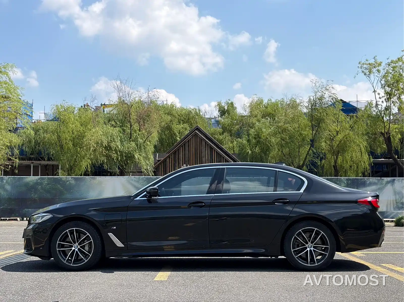 BMW 5 Series New Energy 2022 535Le Luxury Package — фото 4