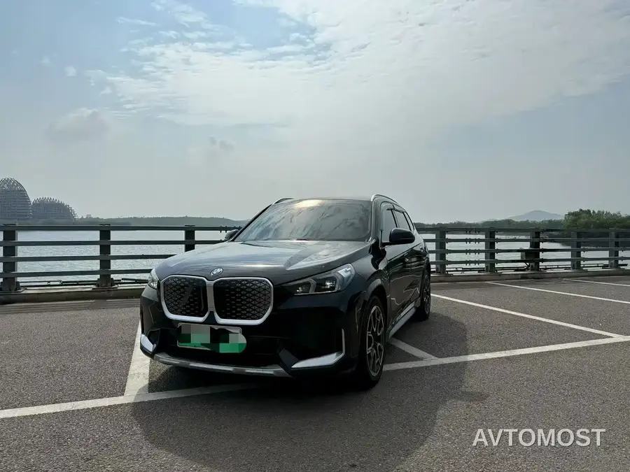 BMW iX1 2023 xDrive30L X Design Package