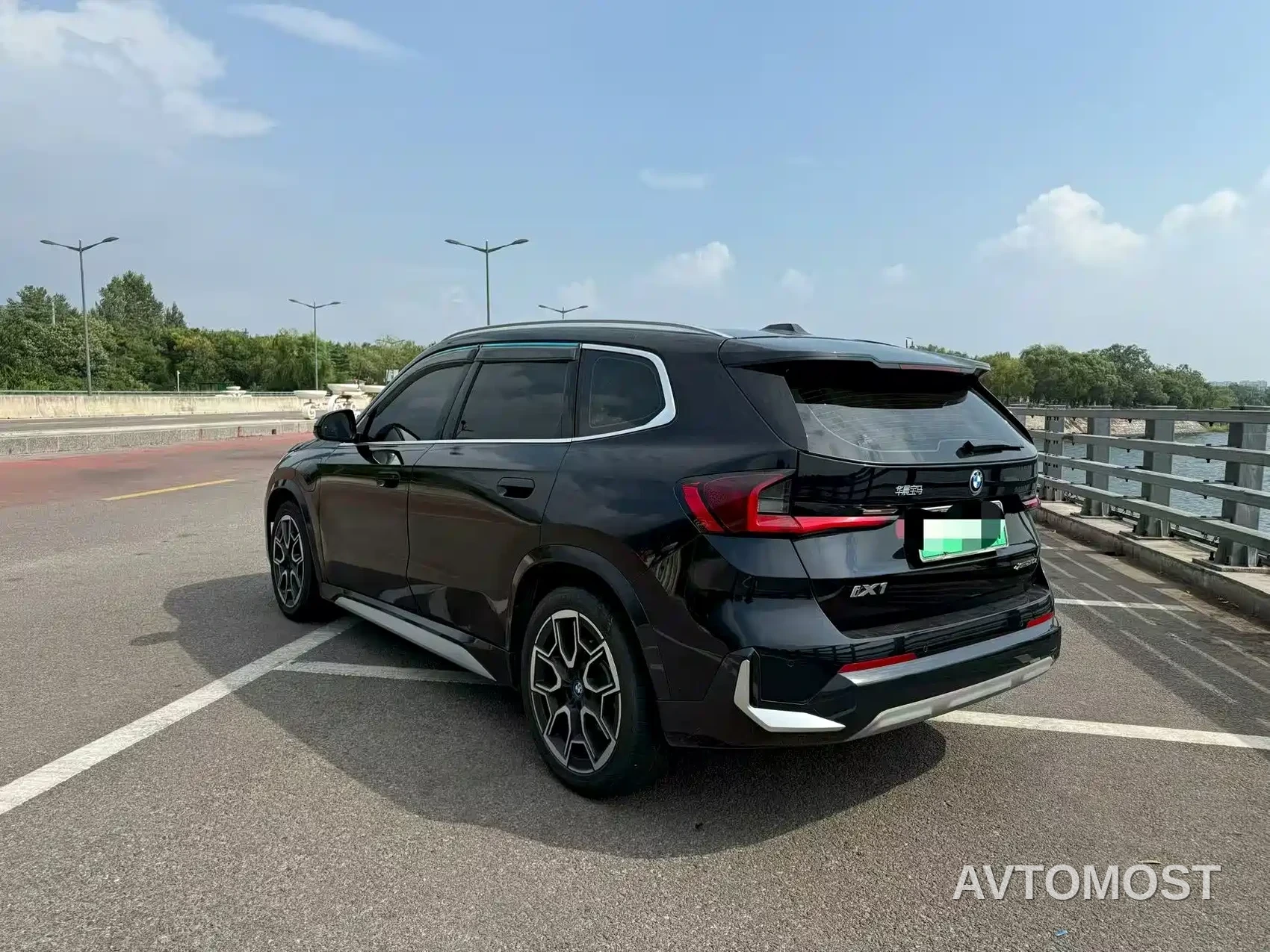 BMW iX1 2023 xDrive30L X Design Package — фото 5