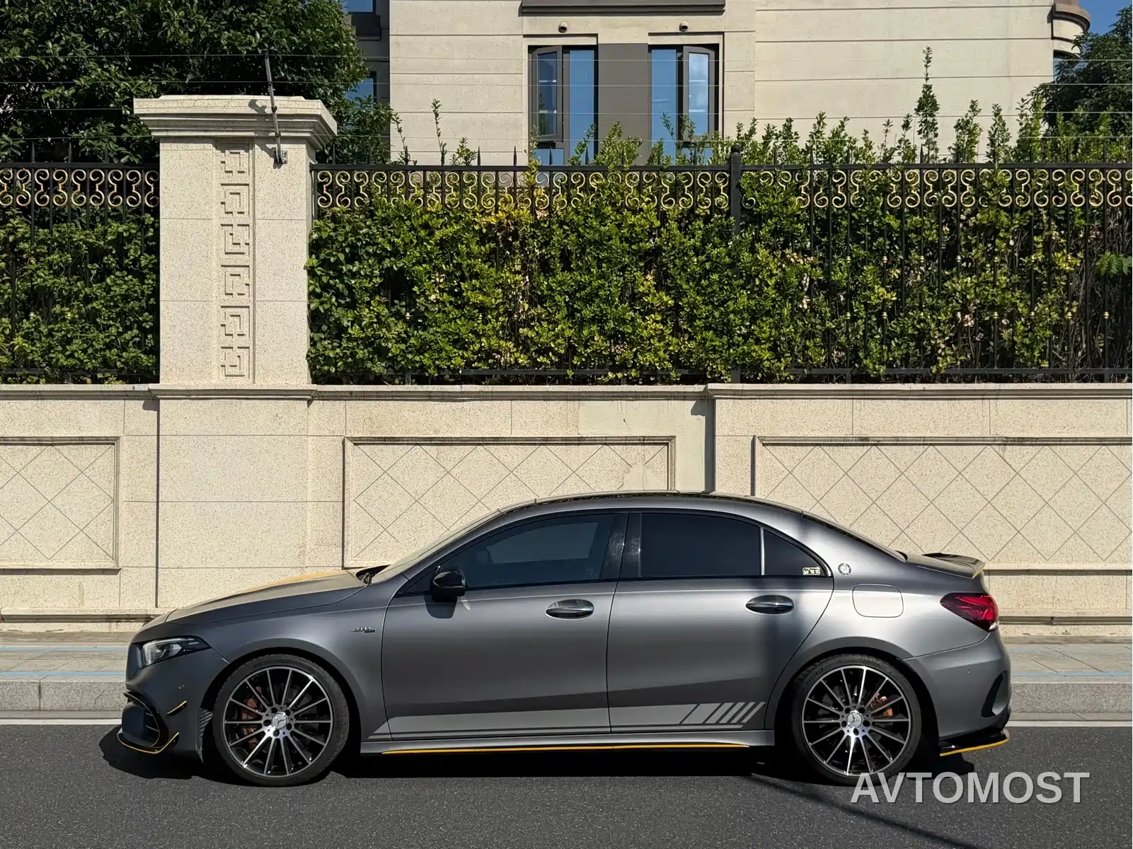 Mercedes-Benz A-Class AMG 2020 AMG A 35 L 4MATIC — фото 3