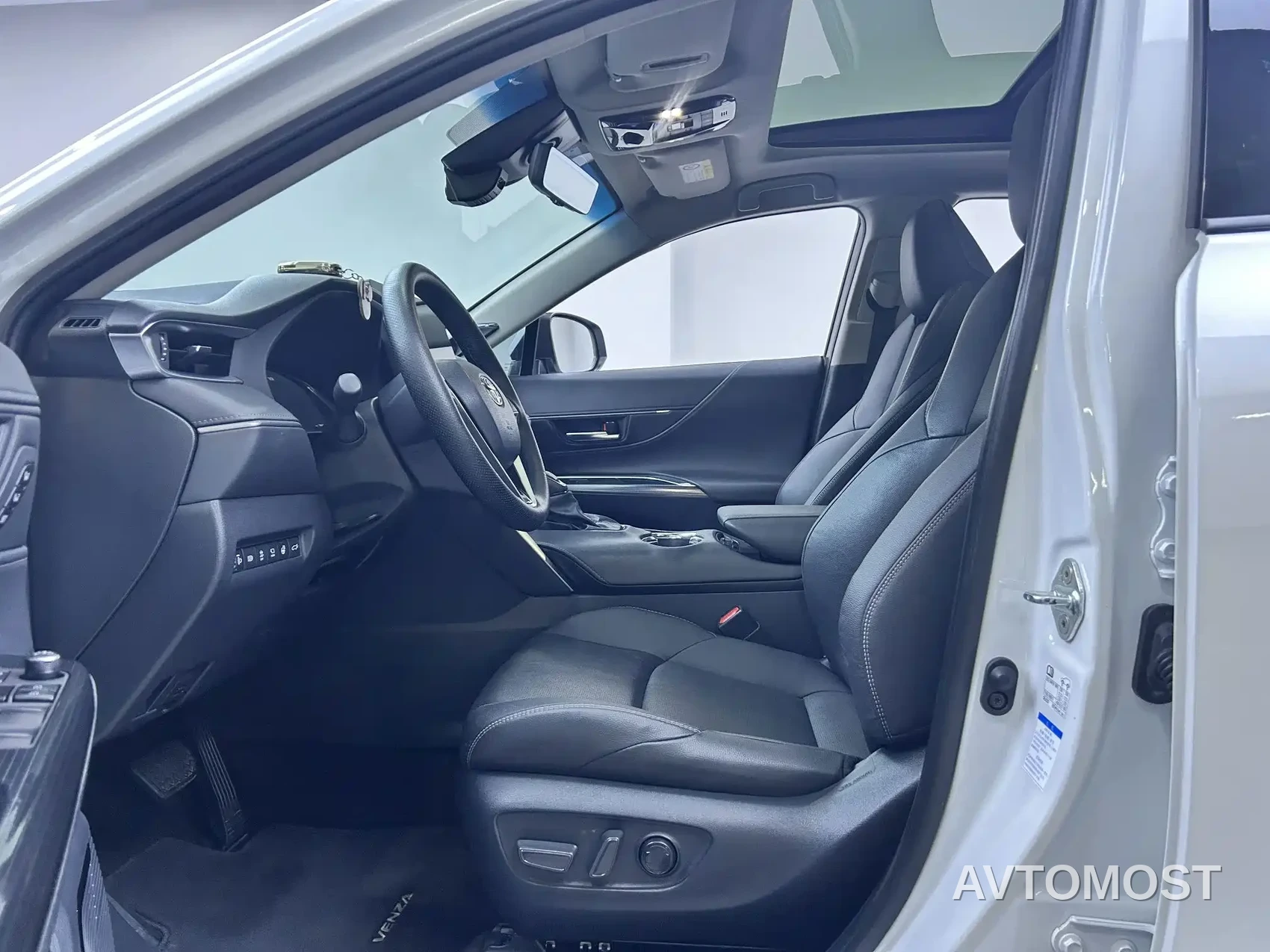 Toyota Venza 2022 Dual Engine 2.5L CVT 4WD Supreme — фото 4
